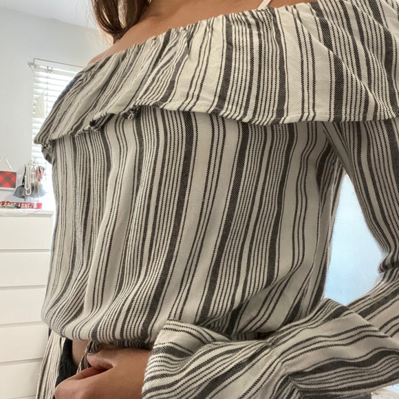 Off the shoulder blouse - Picture 2 of 3